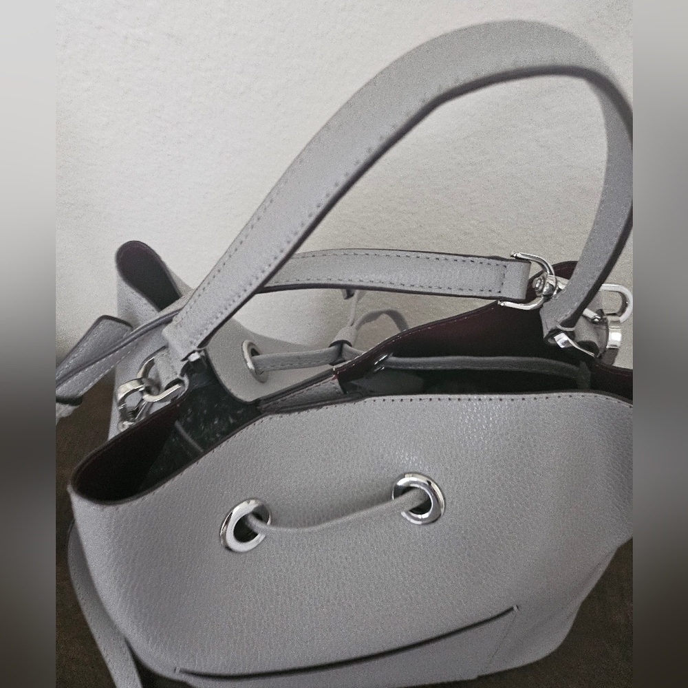 Kate Spade New York Grey Pebbled Leather Adgustible Strap Bucket Bag Crossbody. - Picture 8 of 14